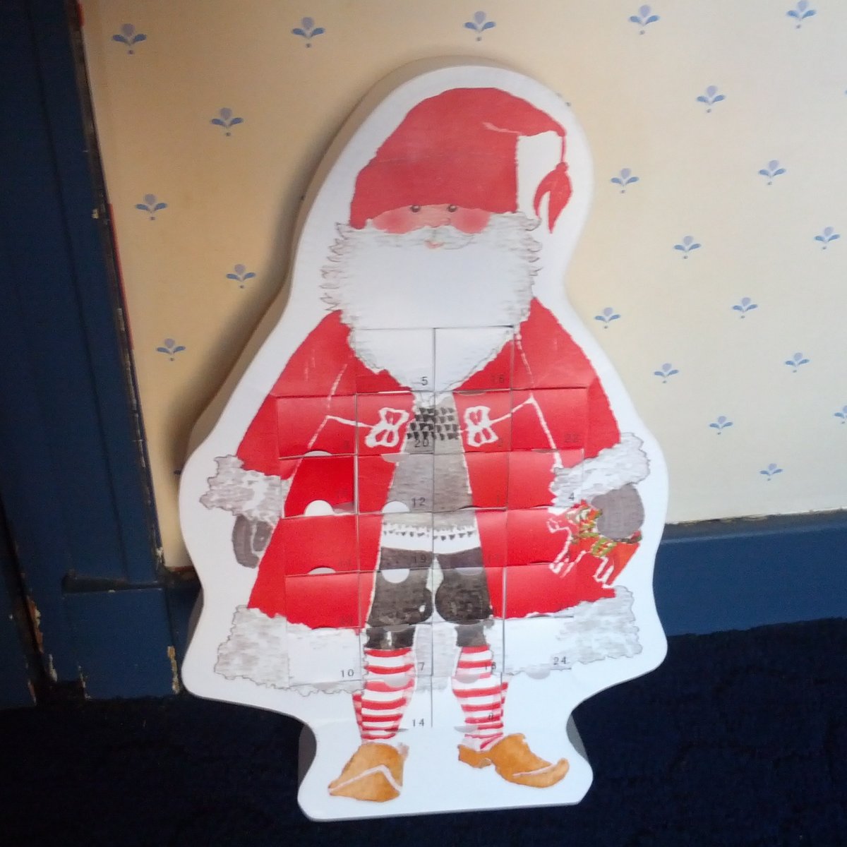 Santa Claus is jogging to town