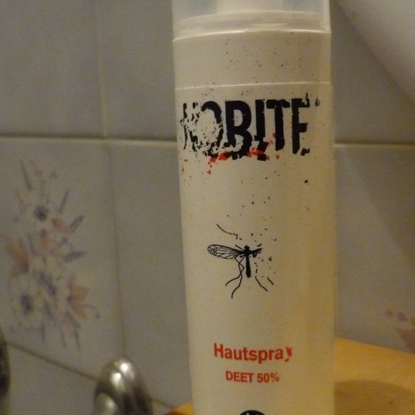 Eine Spraydose "NoBite", ein auf dem Wirkstoff Deet basierendes Mittel gegen Insekten.