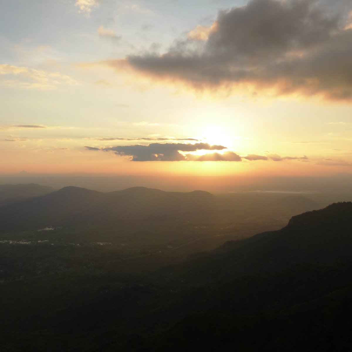 Das Bild zeigt den Sonnenuntergang am Irente View Point in Lushoto