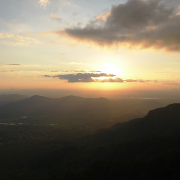 Das Bild zeigt den Sonnenuntergang am Irente View Point in Lushoto